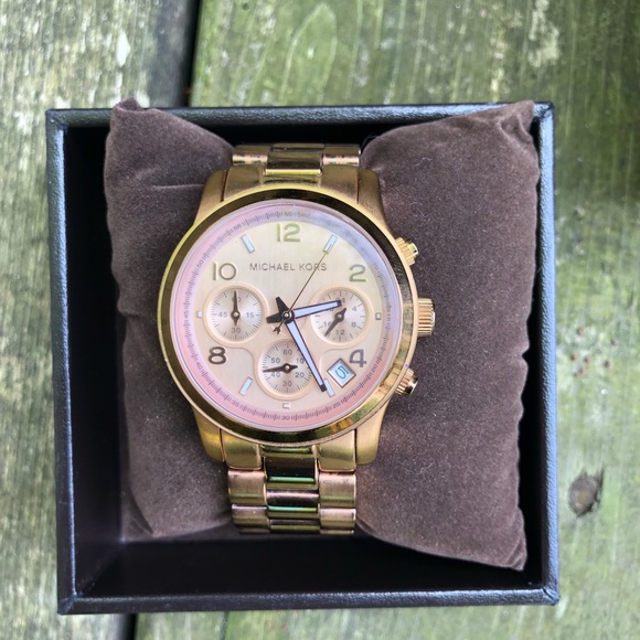 Michael Kors Rose Gold Watch - Picture 1 of 8